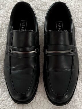 Max + Jake Boy’s Black Leather Slip-On Loafers Size 4
